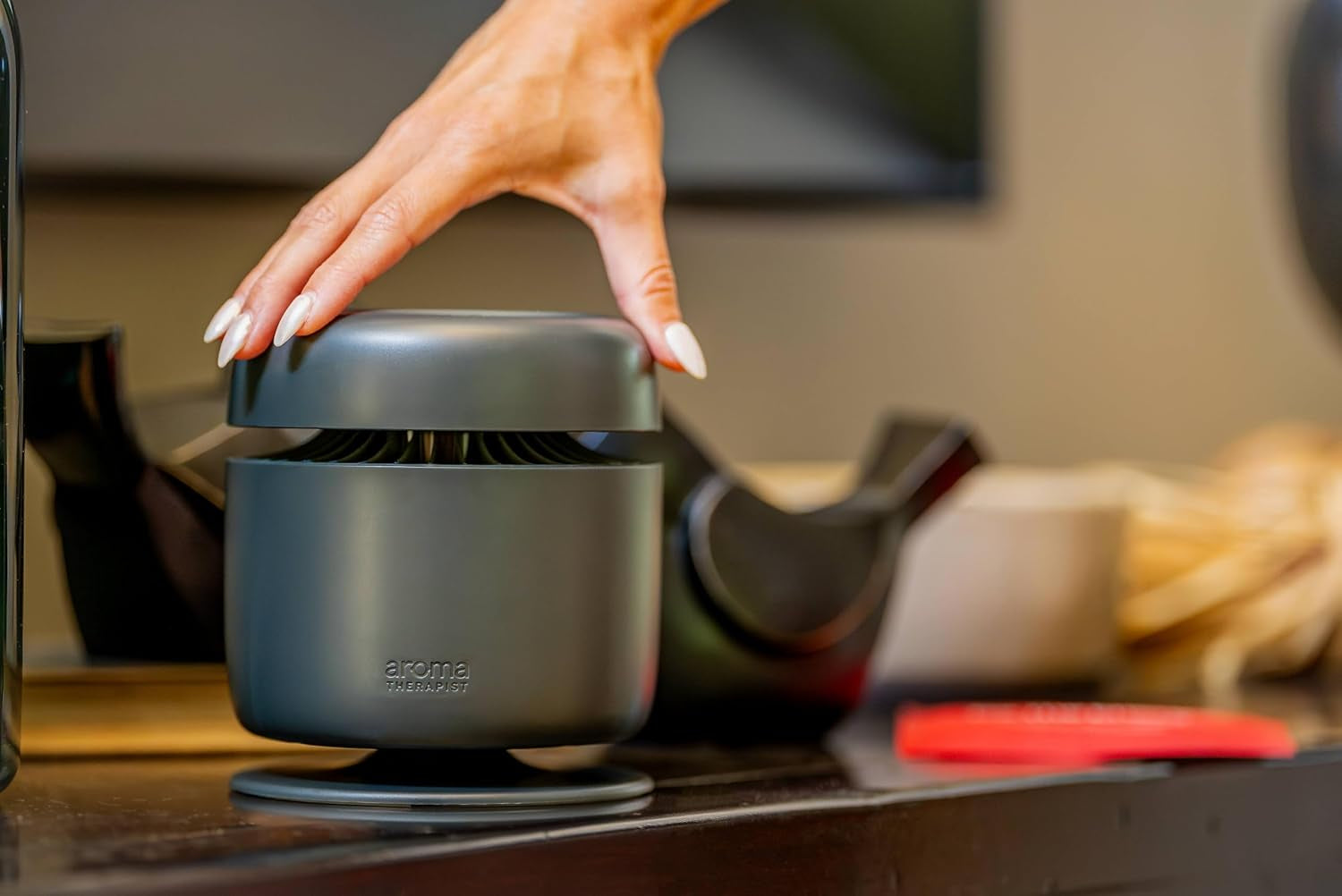 Aromatherapist Aromaamplifier, Portable Mess-Free Aromatherapy Device for Pucks
