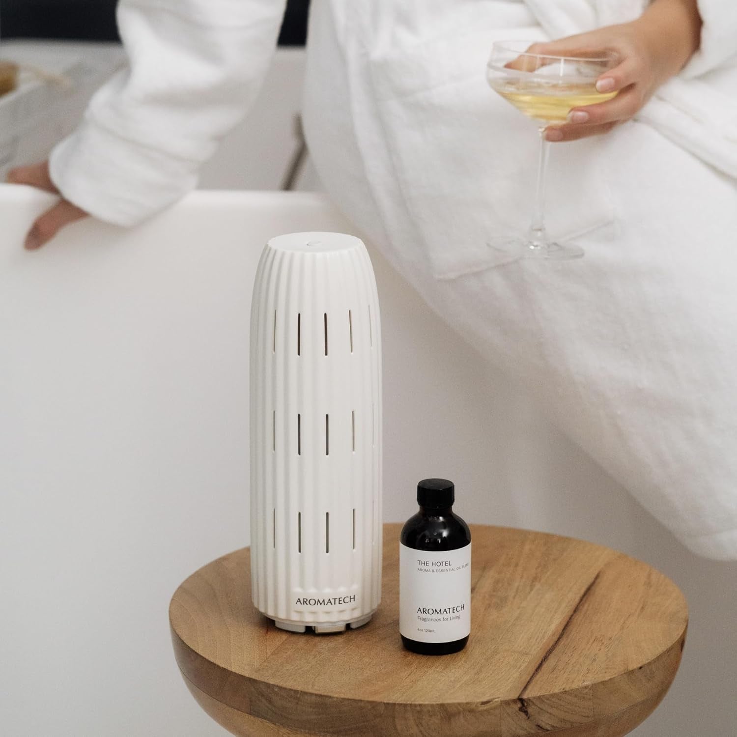 the Hotel Aroma Essential Oil Blend: Luxury Hotel Inspired Aromatherapy with Lemon, Lavender, Peach & Pine for Ultrasonic Diffusers & Nebulizers (500 Ml, the Hotel)